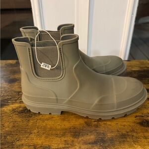 Zara Olive Rubber Rain Boots NWOT
Size 6.5